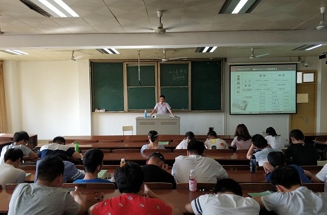 成人导航
组织学生参加“朝鲜半岛局势与中国国家安全”形势政策讲座（新闻稿照片）.jpg